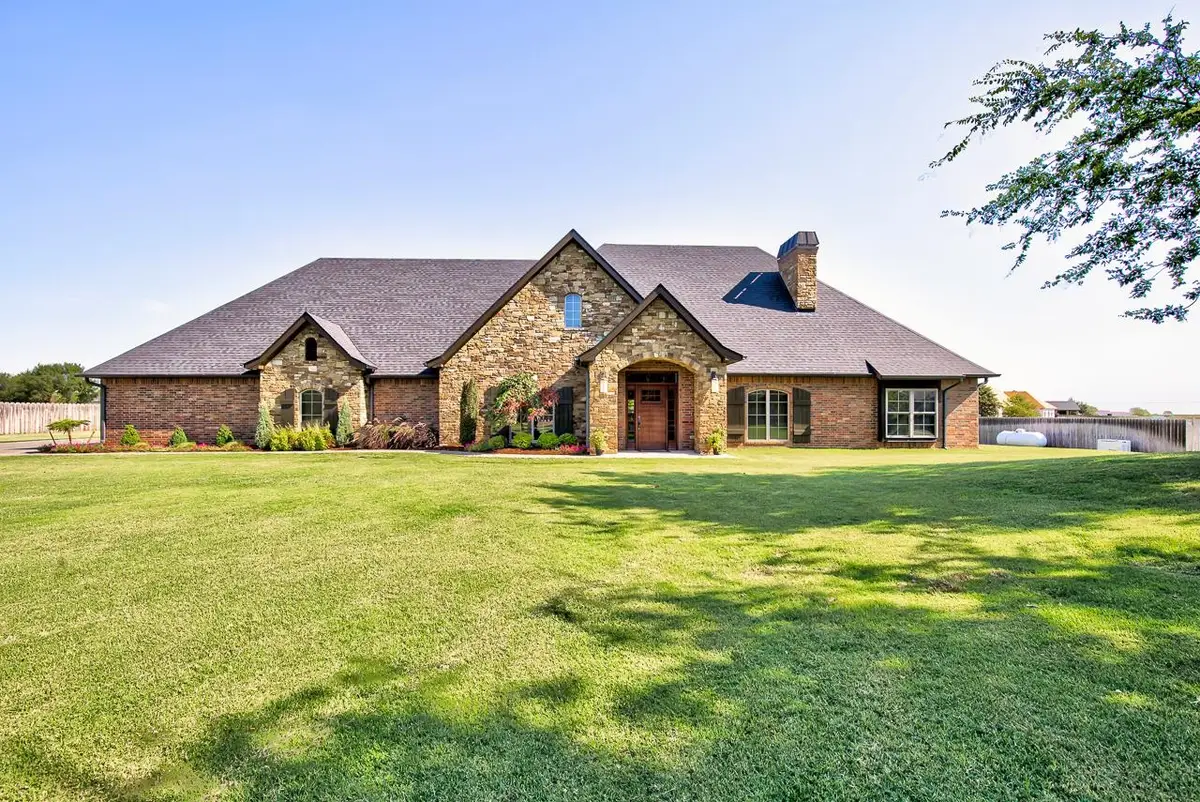 16 Wilderness Rd, Enid, OK 73703 - #1