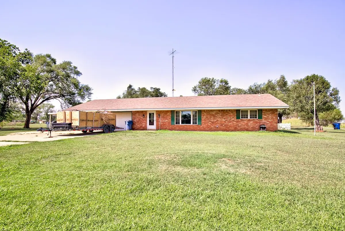 108 E Chestnut St, Nash, OK 73761-0000 - #1