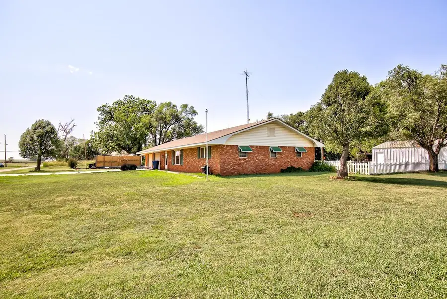 108 E Chestnut St, Nash, OK 73761-0000 - #3