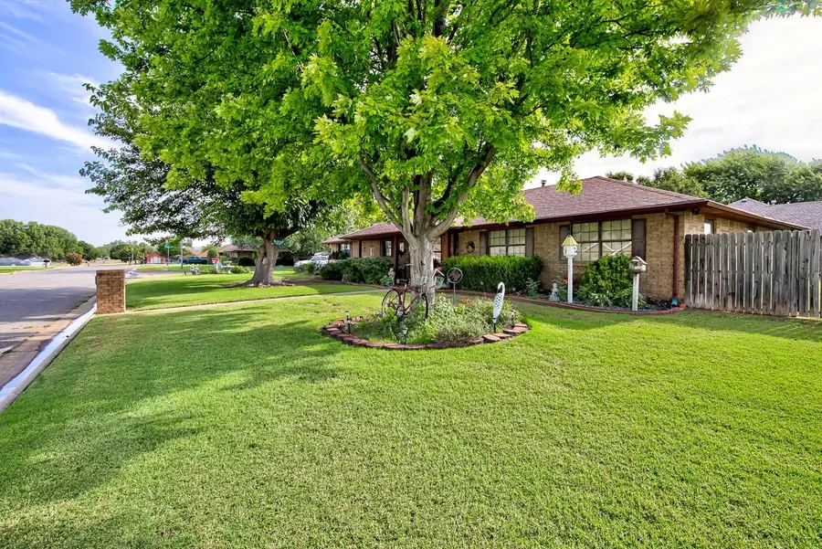 2009 Constitution St, Enid, OK 73703-0000 - #2