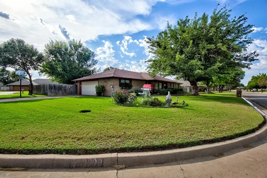 2009 Constitution St, Enid, OK 73703-0000 - #3