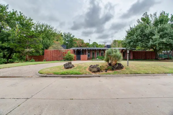 915 S Lincoln Dr, Enid, OK 73703
