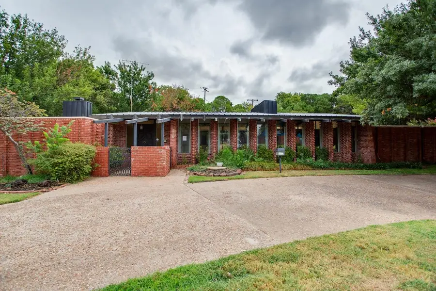 915 S Lincoln Dr, Enid, OK 73703 - #2