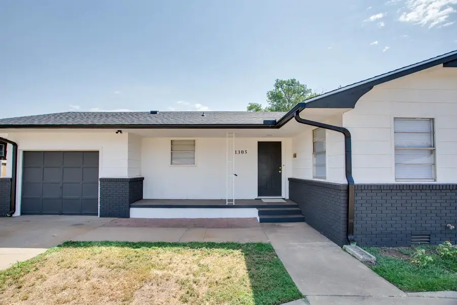 1305 N 15th, Enid, OK 73701 - #3