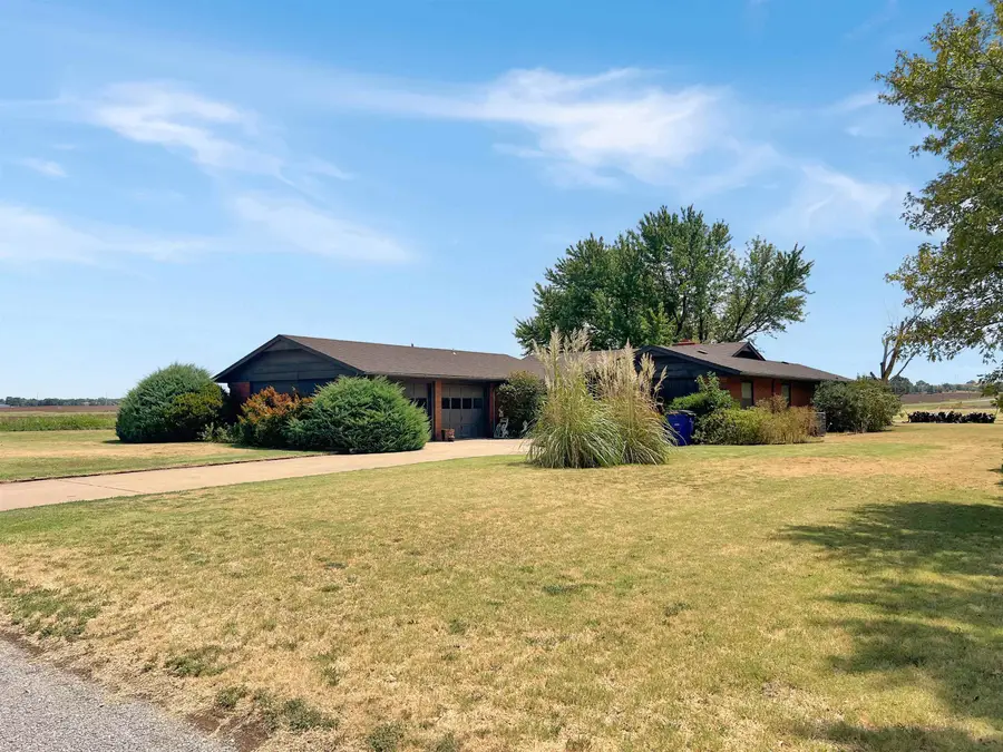 3181 Douglas Ave, Alva, OK 73717 - #2