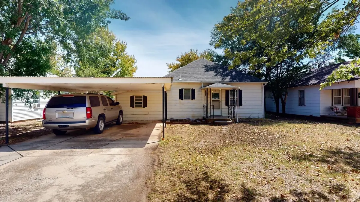 1712 13th St, Woodward, OK 73801 - #1
