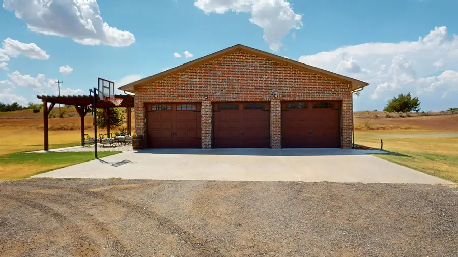 3355 8th St, Woodward, OK 73801 - #2