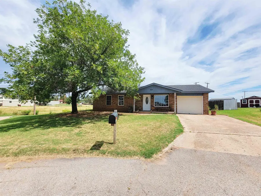 325 Dakota Dr, Pond Creek, OK 73766 - #2