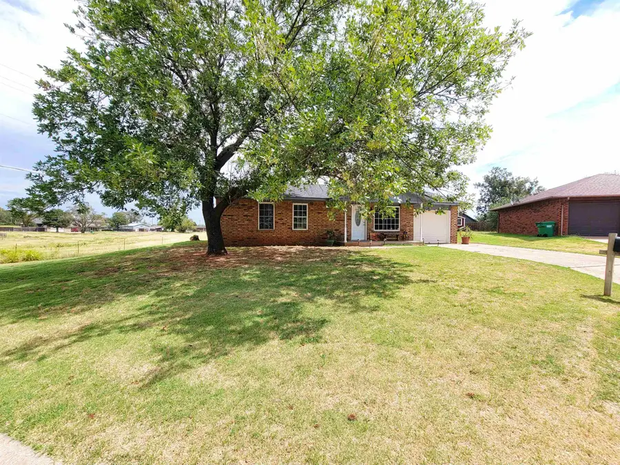 325 Dakota Dr, Pond Creek, OK 73766 - #3