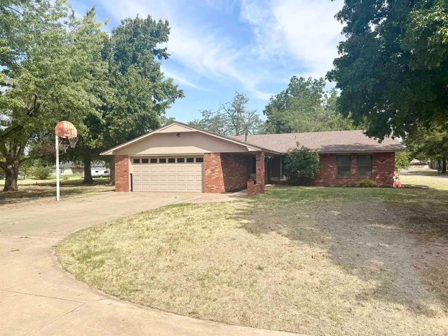 626 N Coolidge St, Enid, OK 73703 - #2