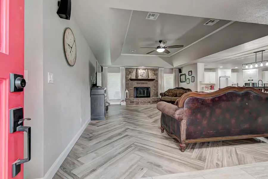 1704 Old Post Cir, Enid, OK 73703 - #3