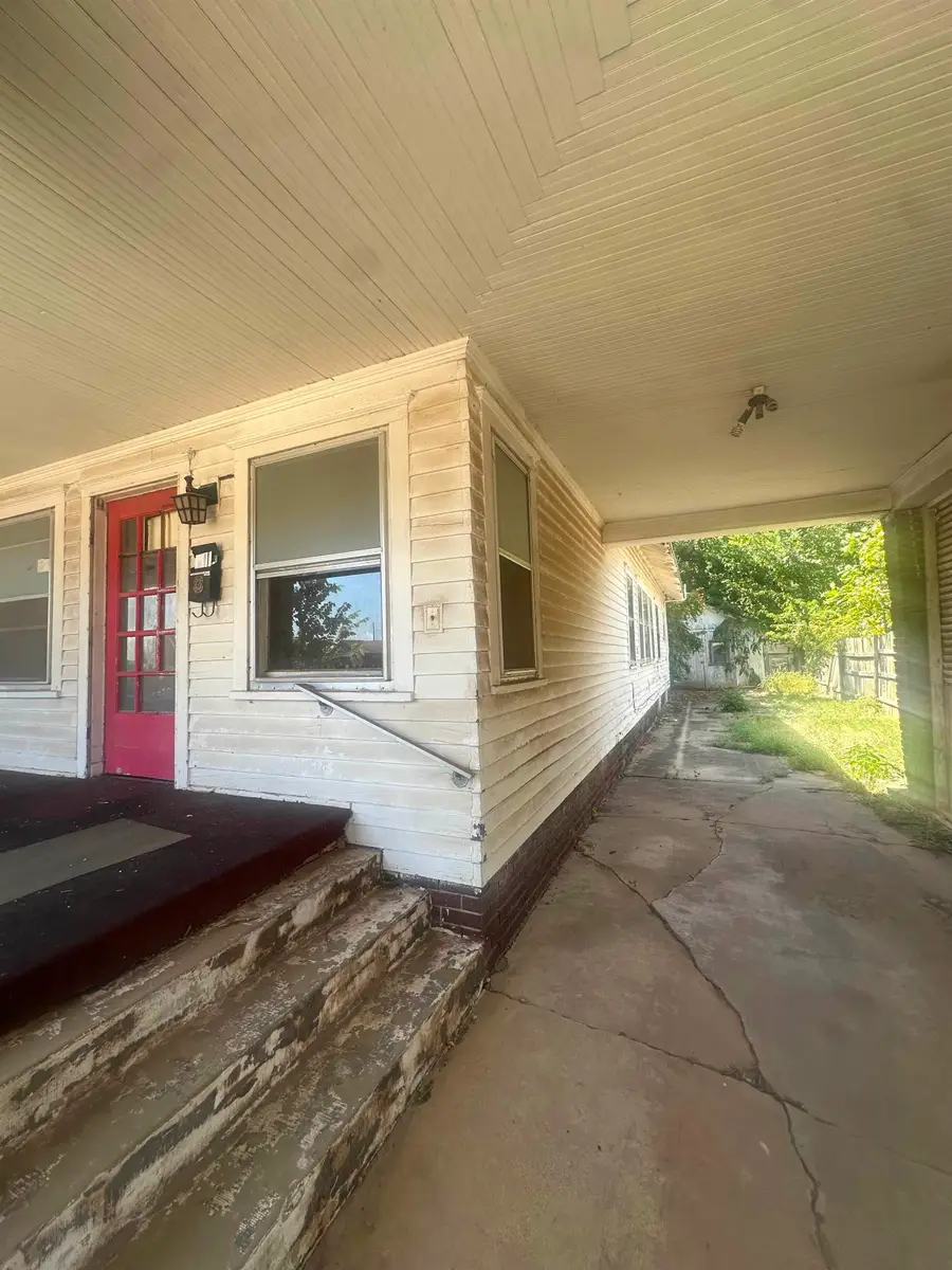 514 S Johnson St, Enid, OK 73703 - #3