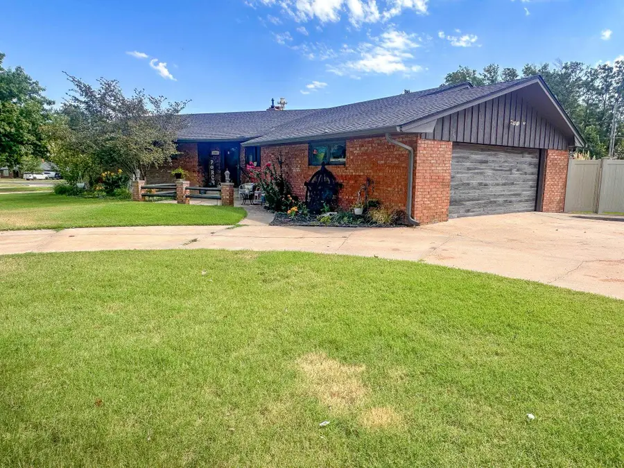 3708 Twisted Oak, Woodward, OK 73801 - #2