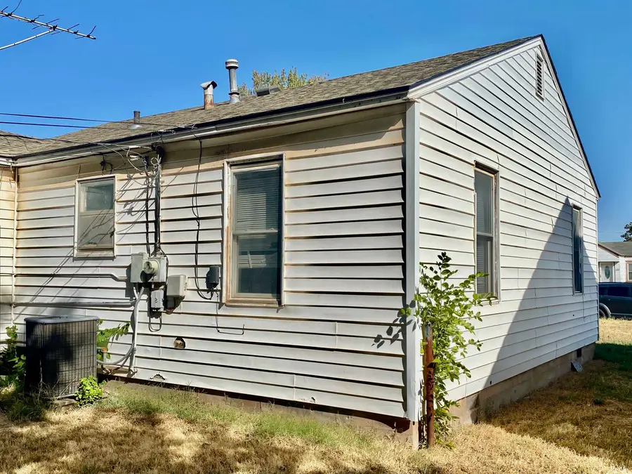 521 W Poplar, Enid, OK 73701 - #2