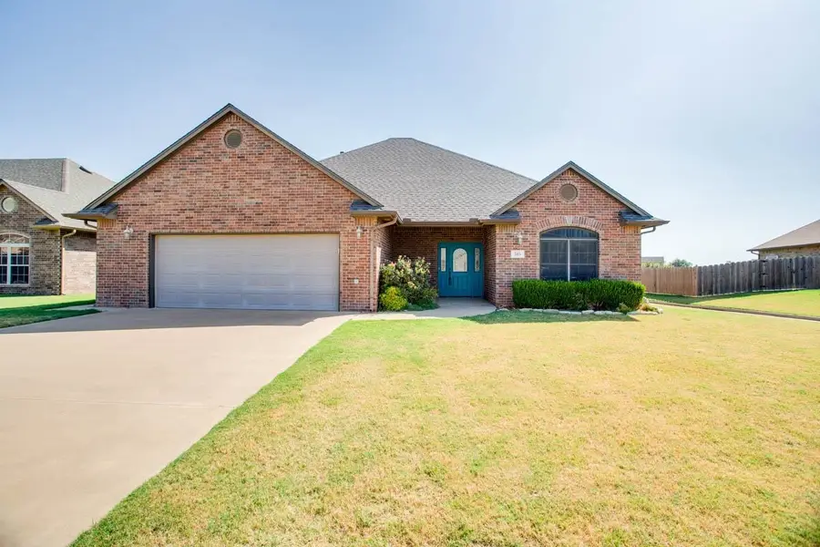 505 Grizzly Ln, Enid, OK 73703 - #2