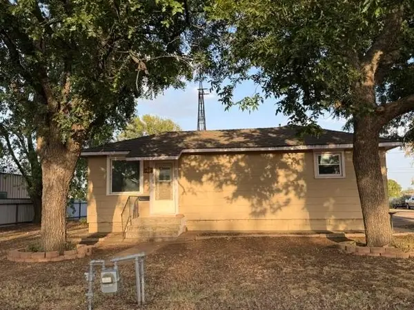 219 S Fifth Ave, Fairview, OK 73737