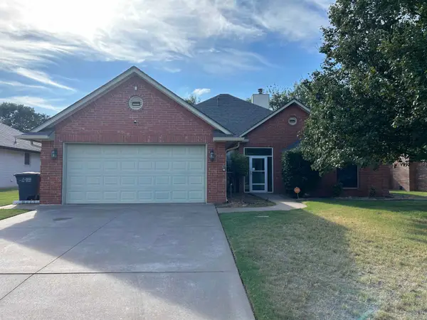 1112 Briar Ridge Rd, Enid, OK 73703