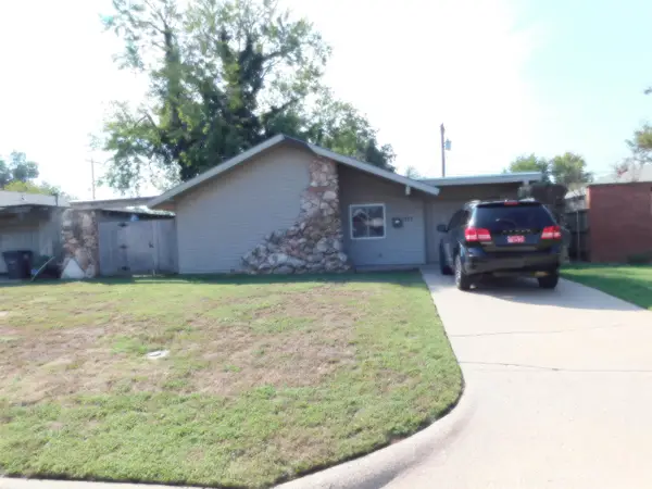 717 Redbud Dr, Enid, OK 73703