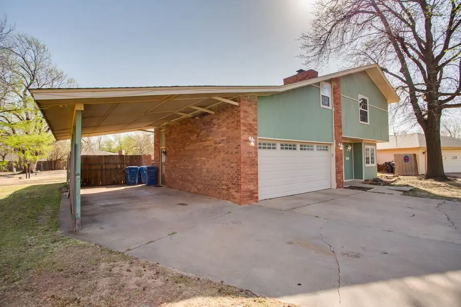1702 Buckboard Ln, Enid, OK 73703 - #2