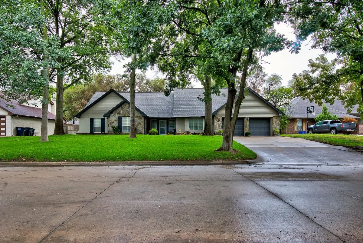 4017 Country Club Dr, Enid, OK 73703 - #1