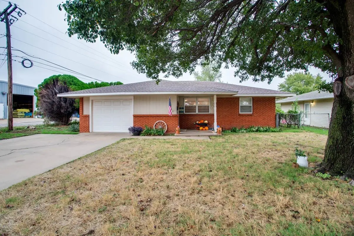 820 W Oxford Ave, Enid, OK 73701-1246 - #1