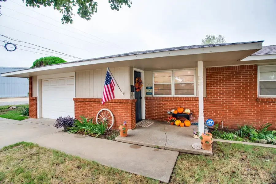 820 W Oxford Ave, Enid, OK 73701-1246 - #2