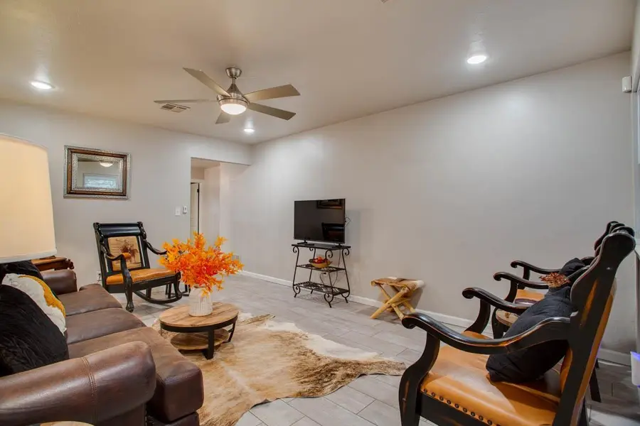 820 W Oxford Ave, Enid, OK 73701-1246 - #3