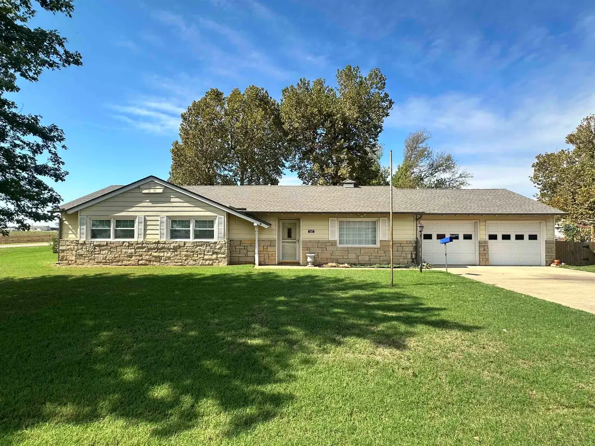 525 S 1st St, Pond Creek, OK 73766 - #1