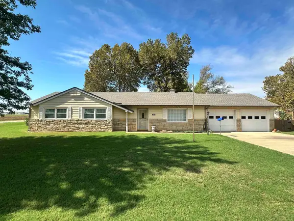 525 S 1st St, Pond Creek, OK 73766