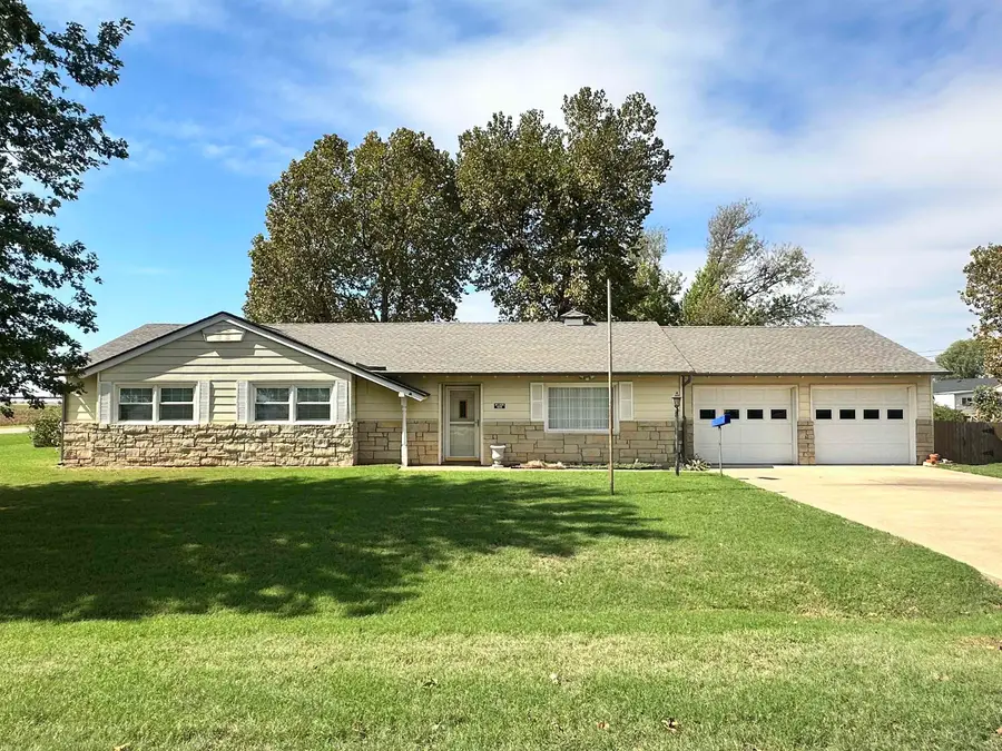 525 S 1st St, Pond Creek, OK 73766 - #2