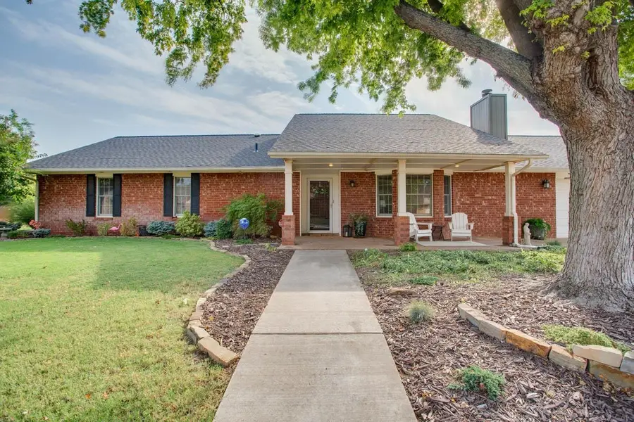 1009 Briar Ridge Rd, Enid, OK 73703 - #2