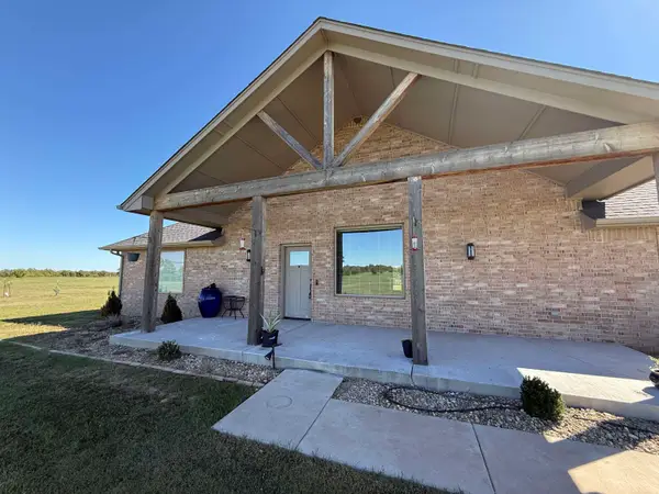 21114 E Centennial Rd, Garber, OK 73738-2114