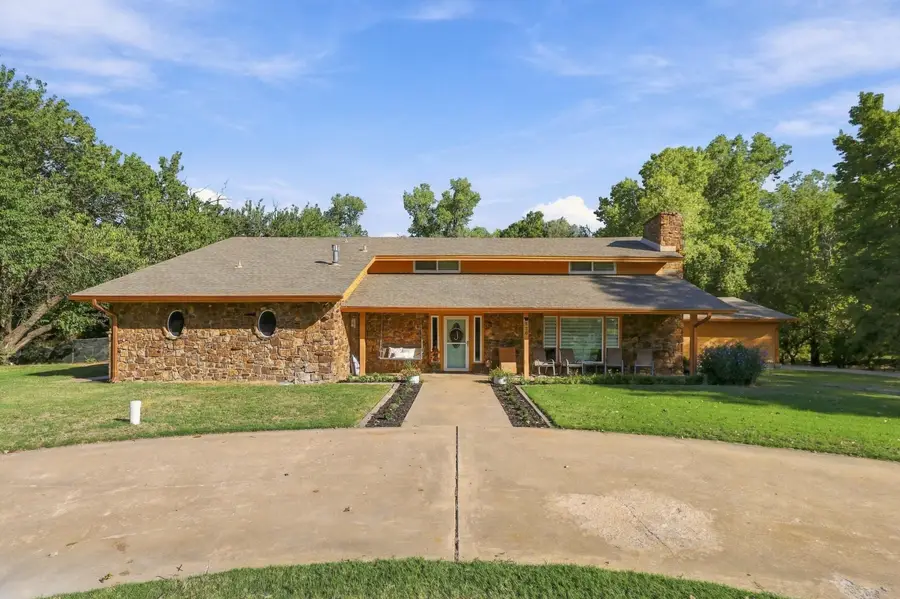 120 Creekside Dr, Enid, OK 73701 - #3