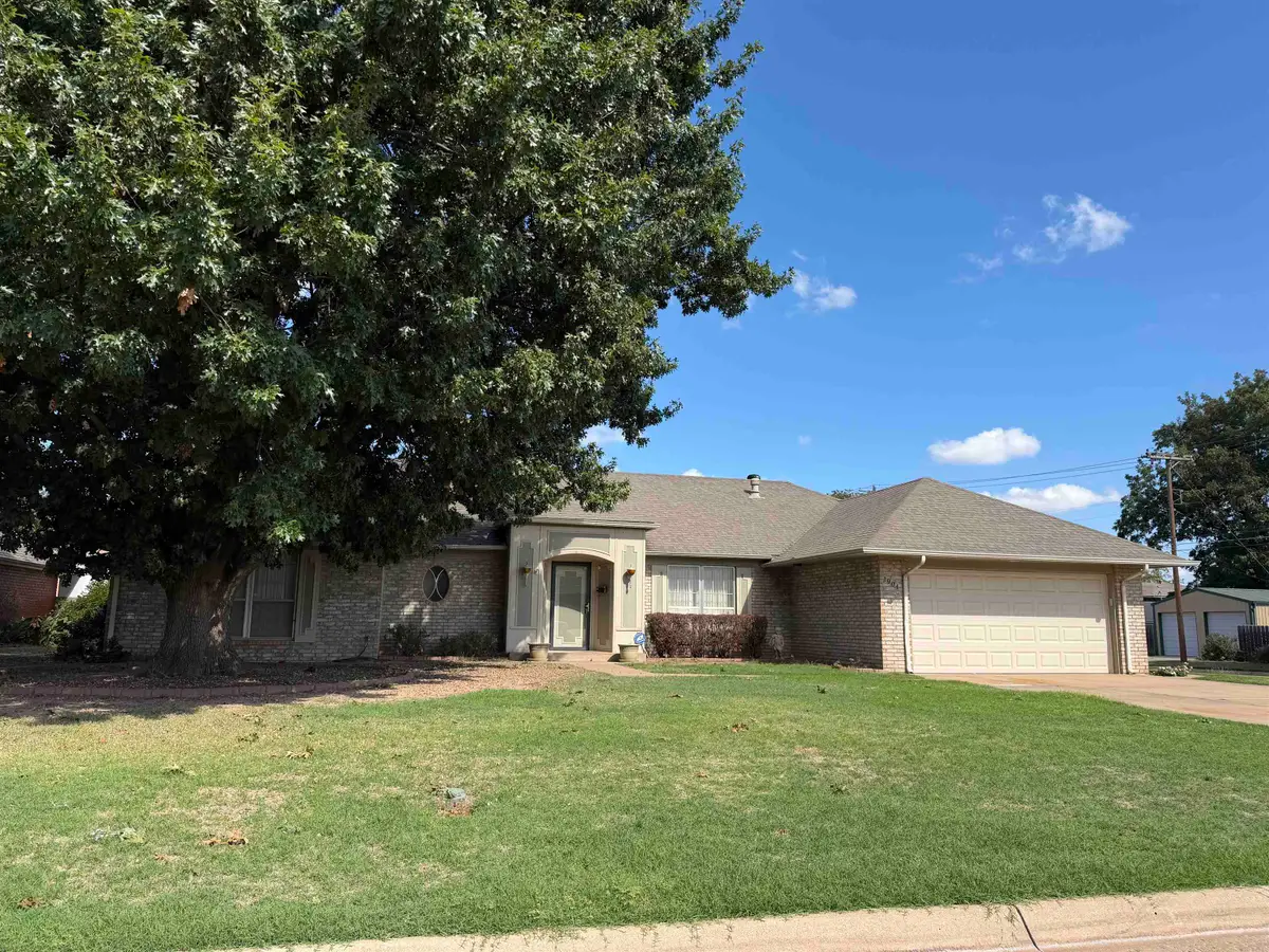 1904 Live Oaks, Enid, OK 73703 - #1