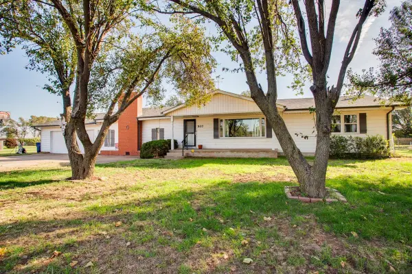507 6th St, Kremlin, OK 73753