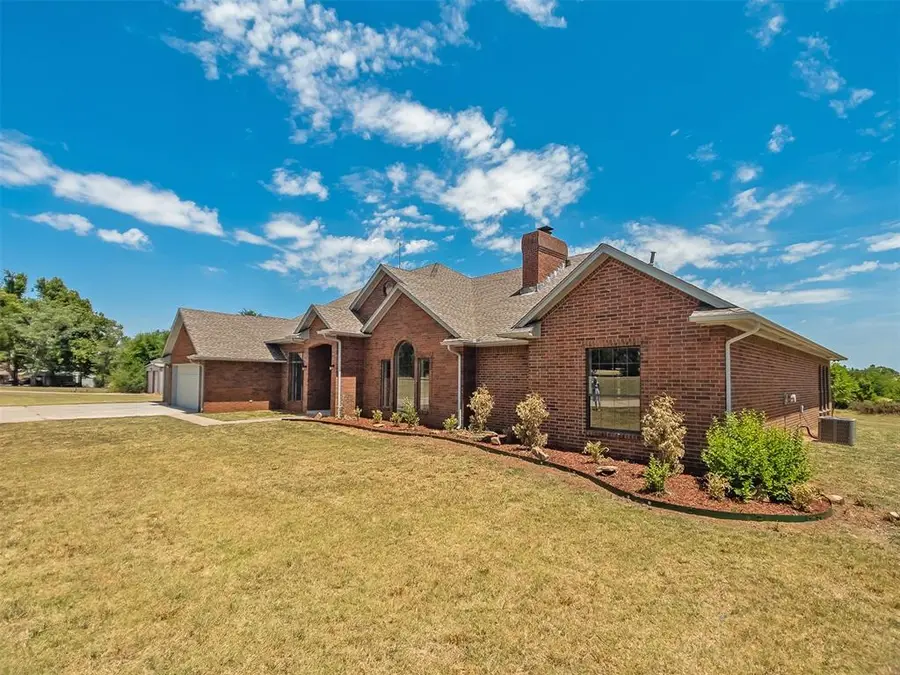 116 E Cedar Drive, Tuttle, OK 73089 - Image #2