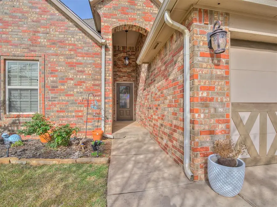 16201 Royal Crest Lane, Edmond, OK 73013 - Image #2