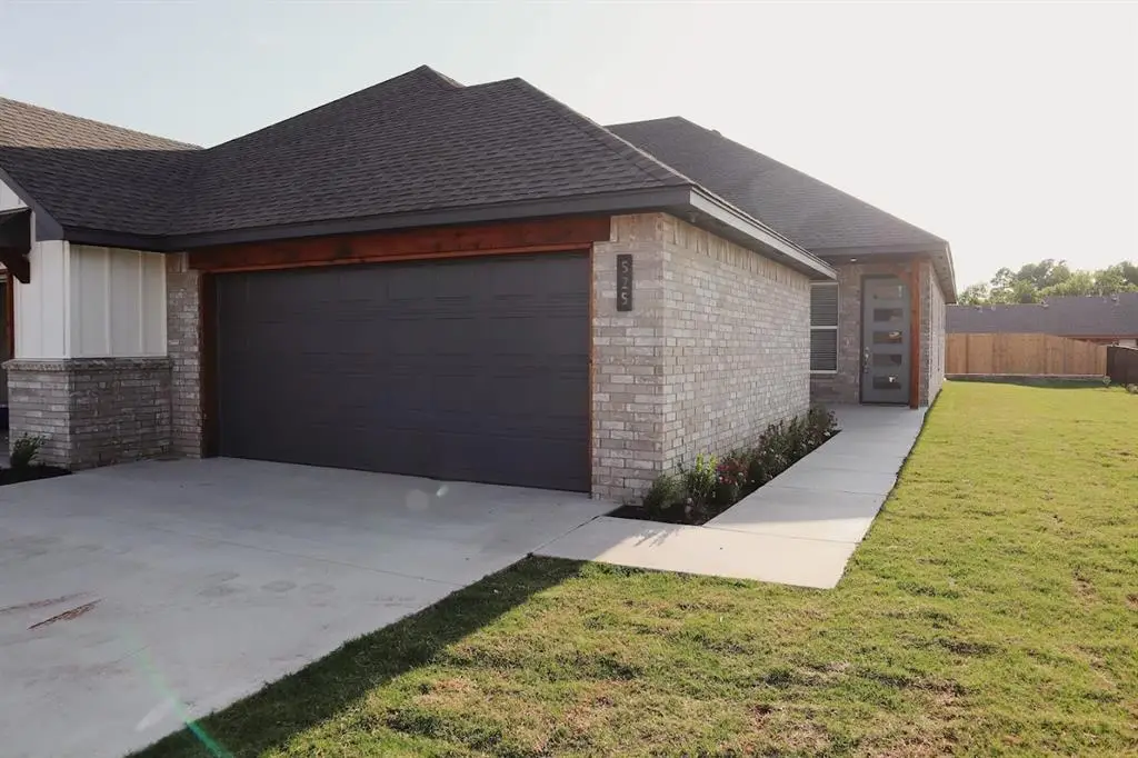525 Wimbledon Road, Edmond, OK 73003 - #1