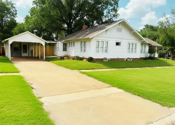 303 N Washington Avenue, Elk City, OK 73644