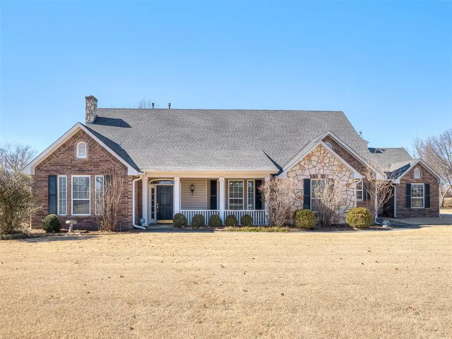105 S Olde Bridge Road, Moore, OK 73170 - Image #2