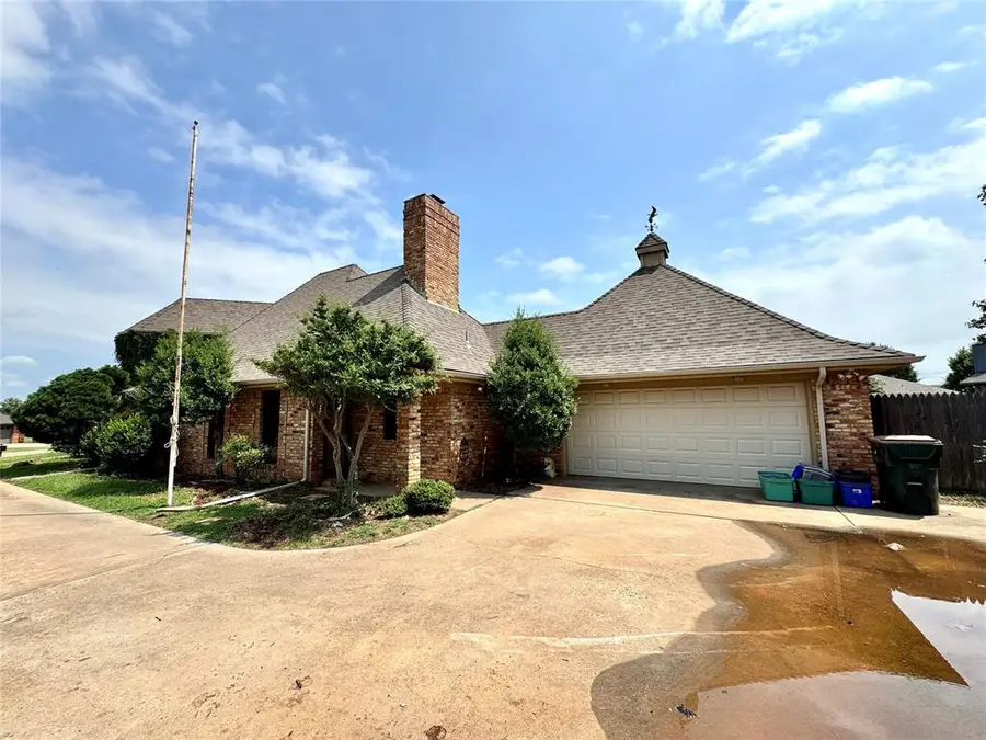 402 Flanders Drive, Chickasha, OK 73018 - Image #2