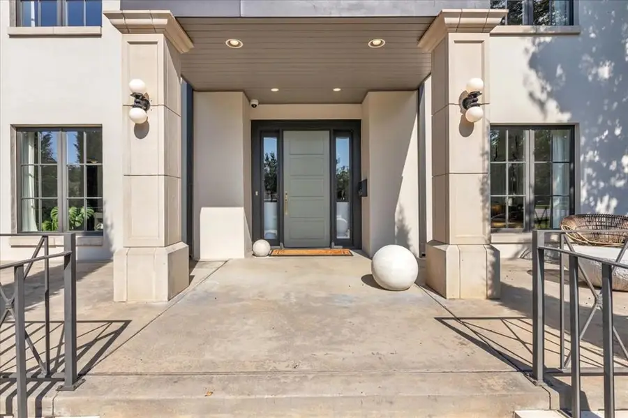 1913 Huntington Avenue, Nichols Hills, OK 73116 - Image #2