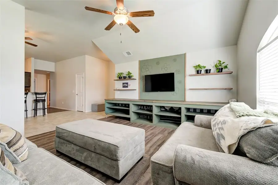 1109 Hickory Creek Drive, Yukon, OK 73099 - #2