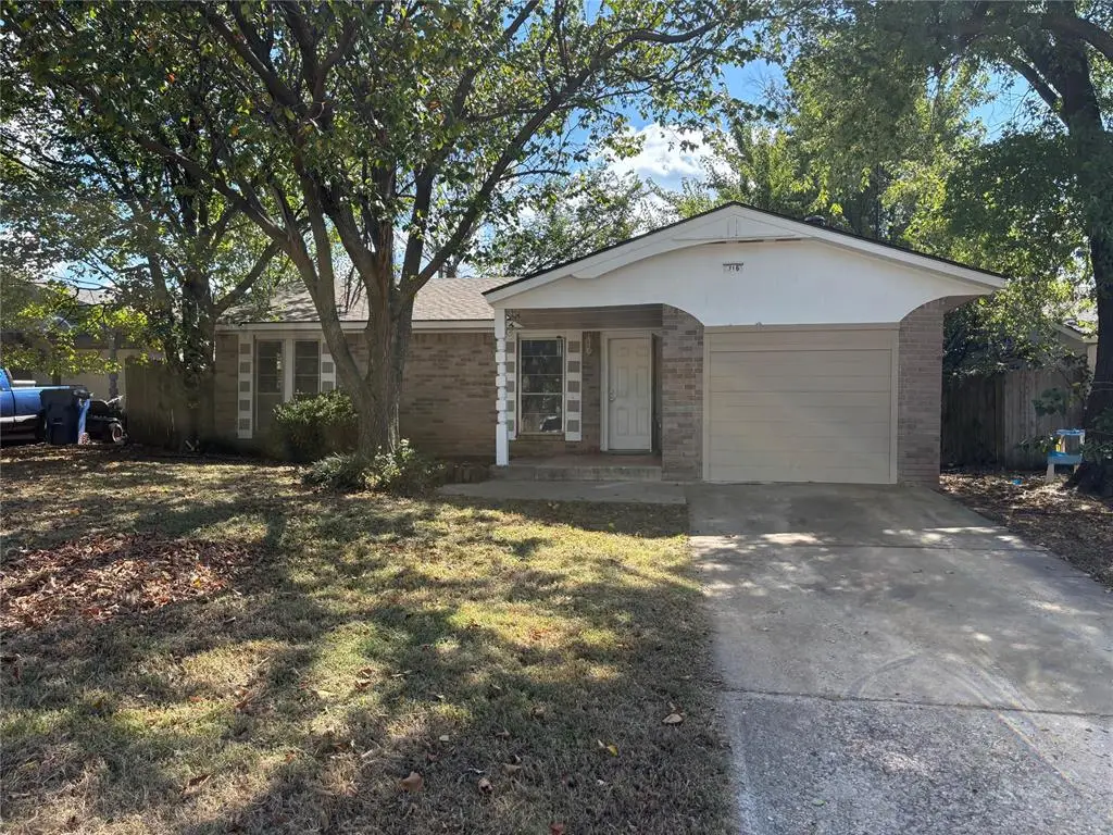 316 E Greenwood Lane, Mustang, OK 73064 - Image #1
