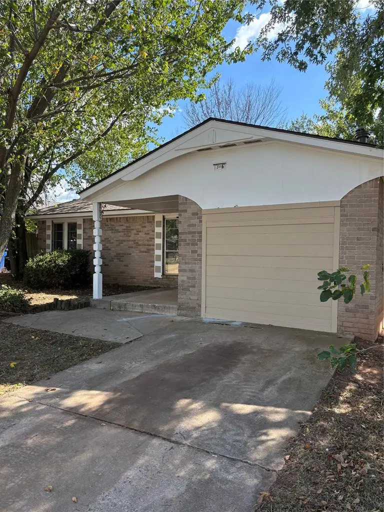 316 E Greenwood Lane, Mustang, OK 73064 - Image #2