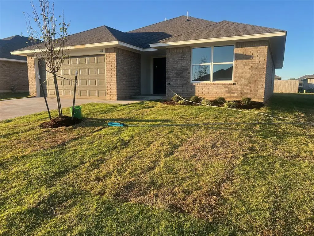 912 Hazy Brook Circle, Chickasha, OK 73018 - Image #1