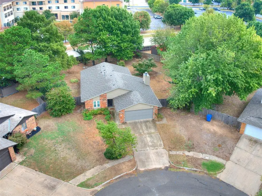 805 Bass Court, Norman, OK 73072 - Image #2