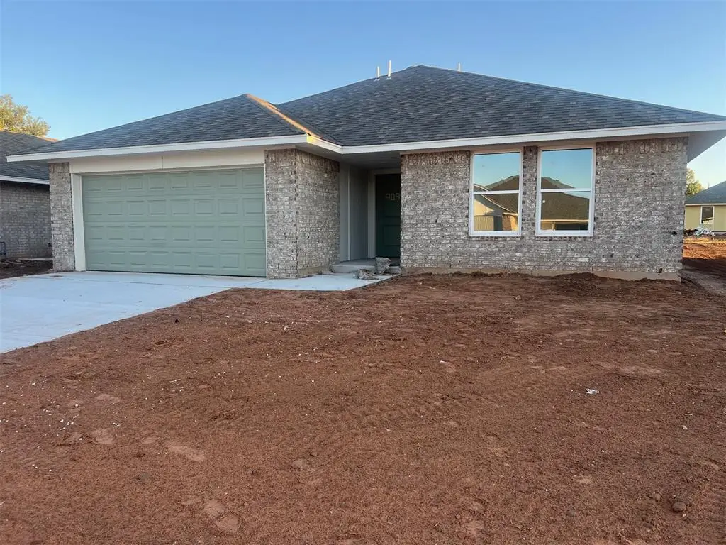 909 Hazy Brook Circle, Chickasha, OK 73018 - Image #1