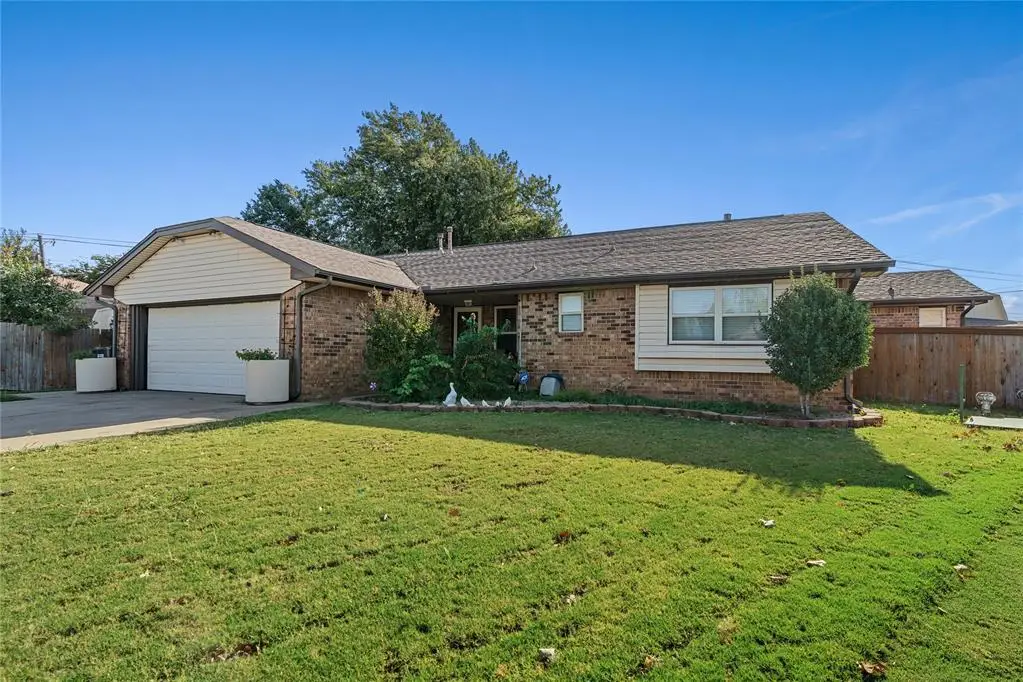 1712 Wood Hollow Court, Moore, OK 73160 - Image #1