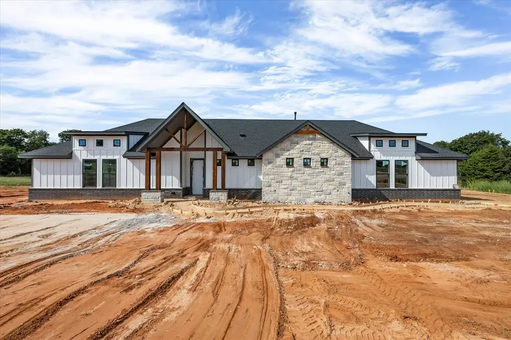 881 Meadow Park Drive, Guthrie, OK 73044 - Image #1